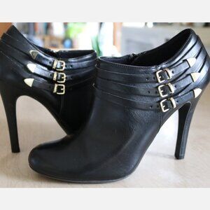 Fioni Faux Leather Low Cut Heeled Ankle Boots w Buckle Detail !  - Black, Size 9